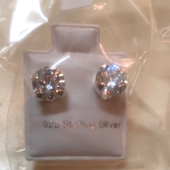 2 pair of solid 925 Round CZ Stud Earrings 7mm - Picture 5 of 5